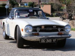 TRIUMPH TR6_2
